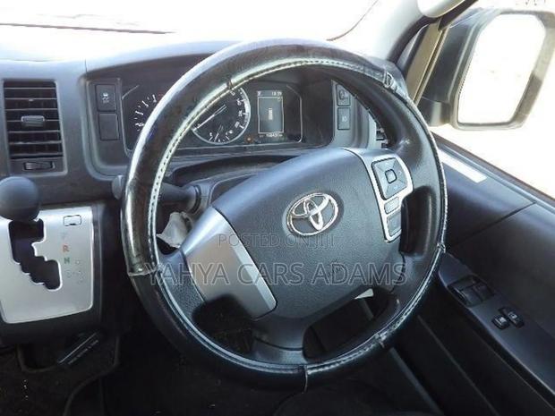 Toyota HiAce 2020 Silver - thumbnail 7
