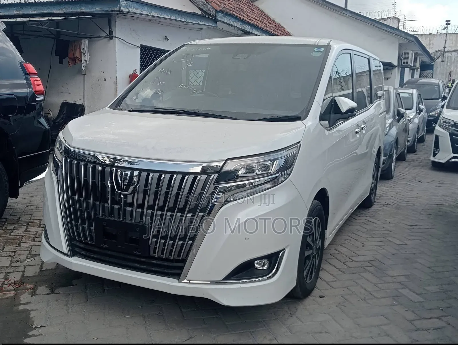 Toyota Esquire 2.0 FWD (7 seater) 2020 White