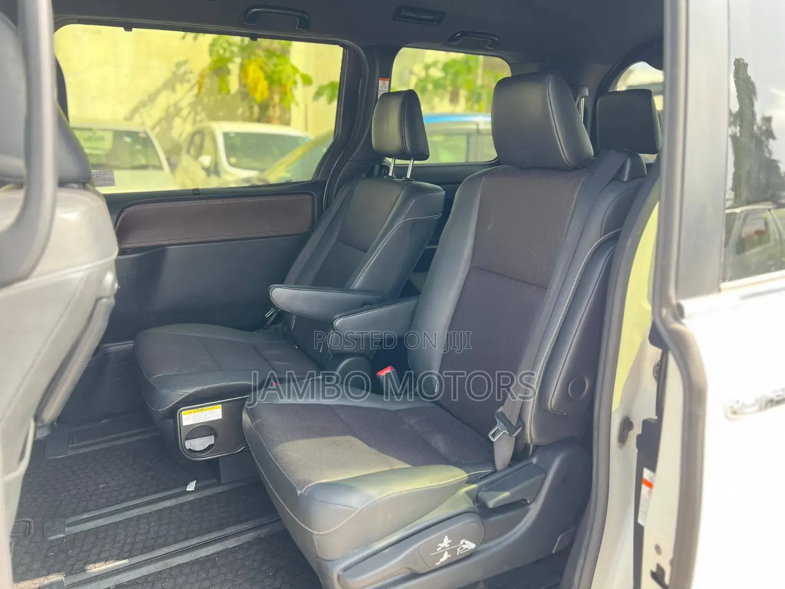 Toyota Esquire 2.0 FWD (7 seater) 2020 White