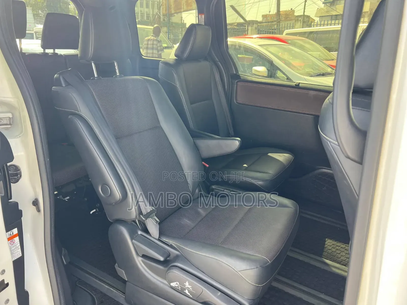 Toyota Esquire 2.0 FWD (7 seater) 2020 White