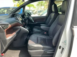 Toyota Esquire 2.0 FWD (7 seater) 2020 White