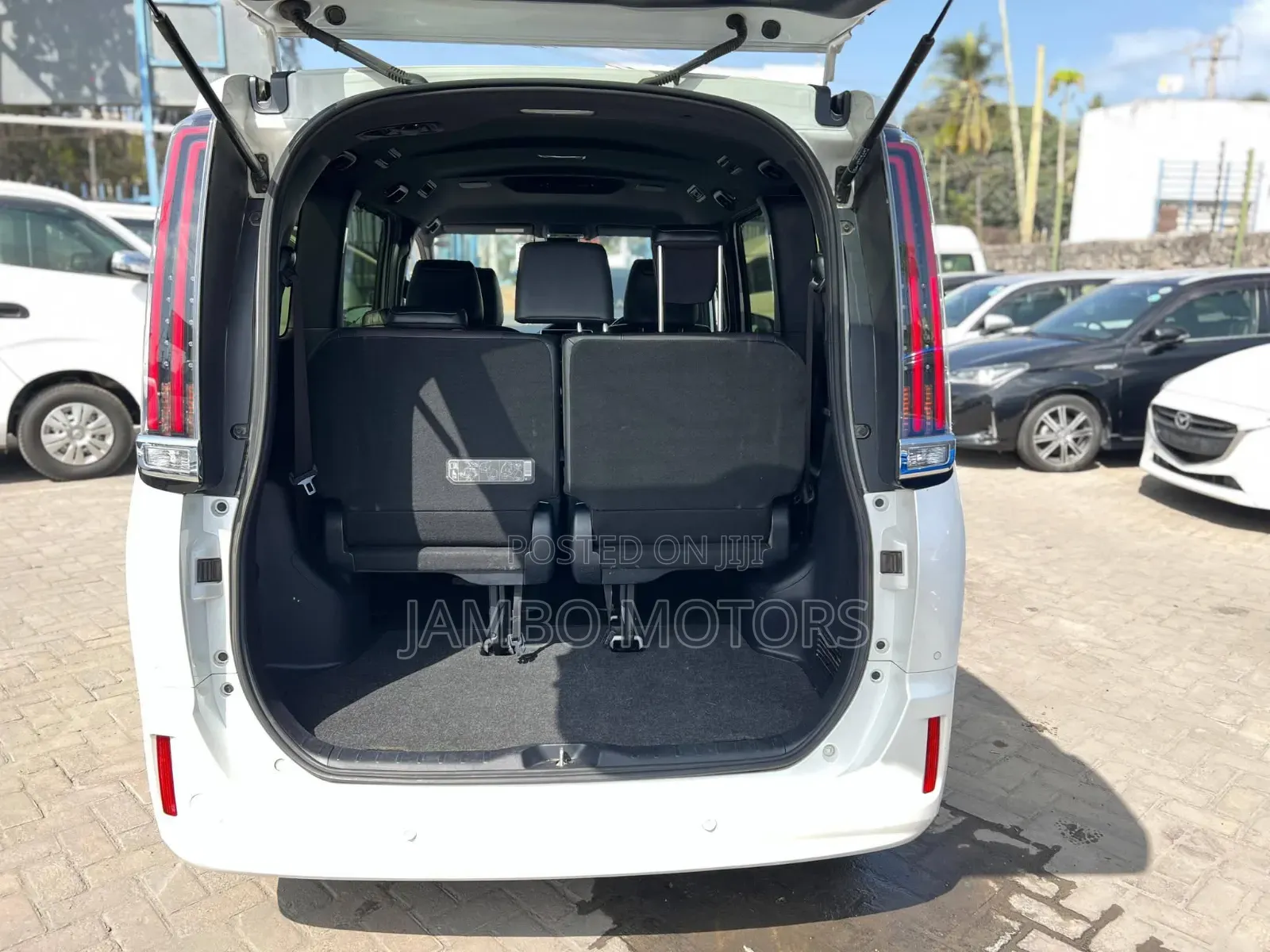 Toyota Esquire 2.0 FWD (7 seater) 2020 White