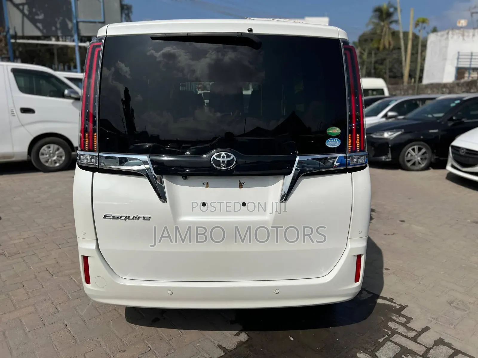 Toyota Esquire 2.0 FWD (7 seater) 2020 White