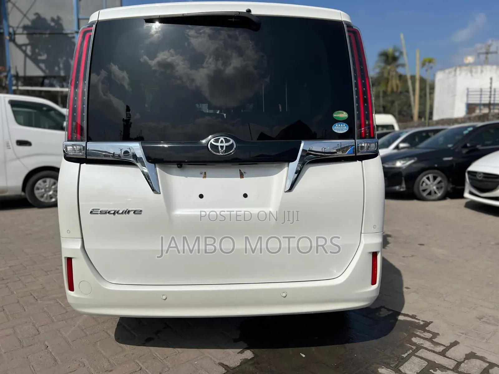 Toyota Esquire 2.0 FWD (7 seater) 2020 White
