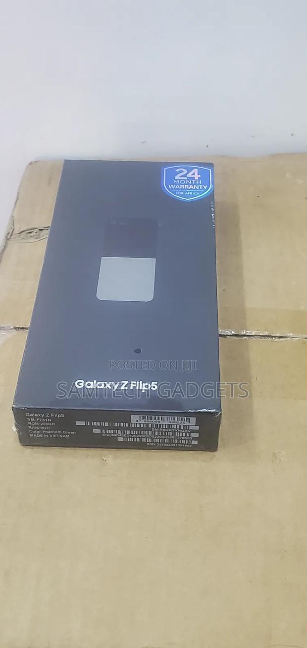 New Samsung Galaxy Z Flip 5 256 GB Black - main view
