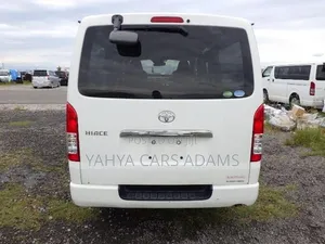 Toyota HiAce 2018 White