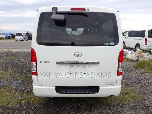 Toyota HiAce 2018 White - thumbnail 3