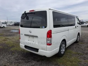 Toyota HiAce 2018 White