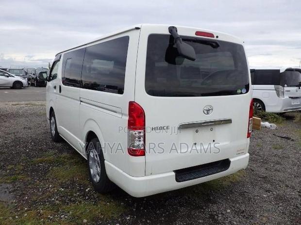 Toyota HiAce 2018 White - thumbnail 5