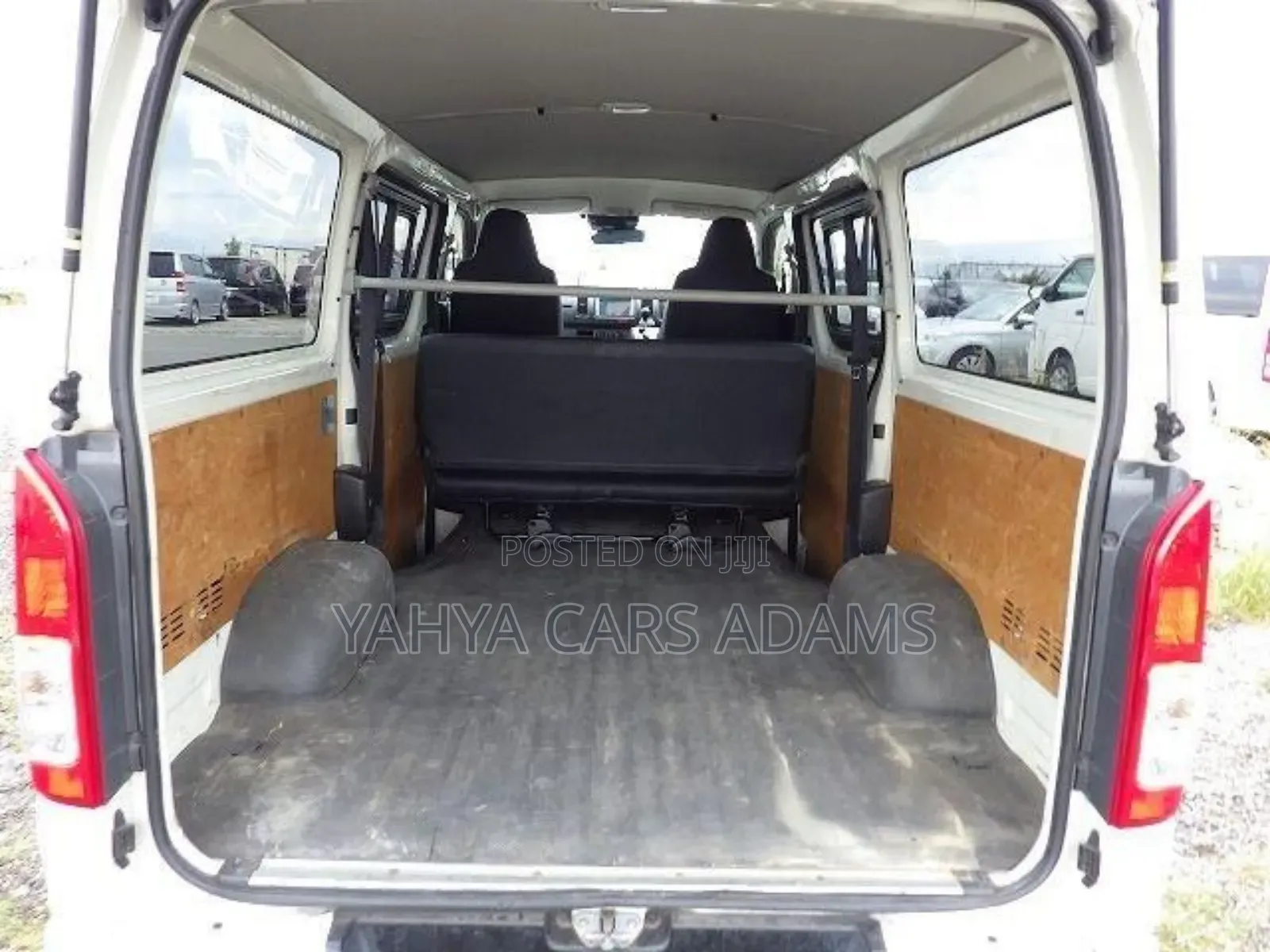 Toyota HiAce 2018 White