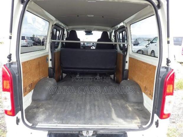 Toyota HiAce 2018 White - thumbnail 6