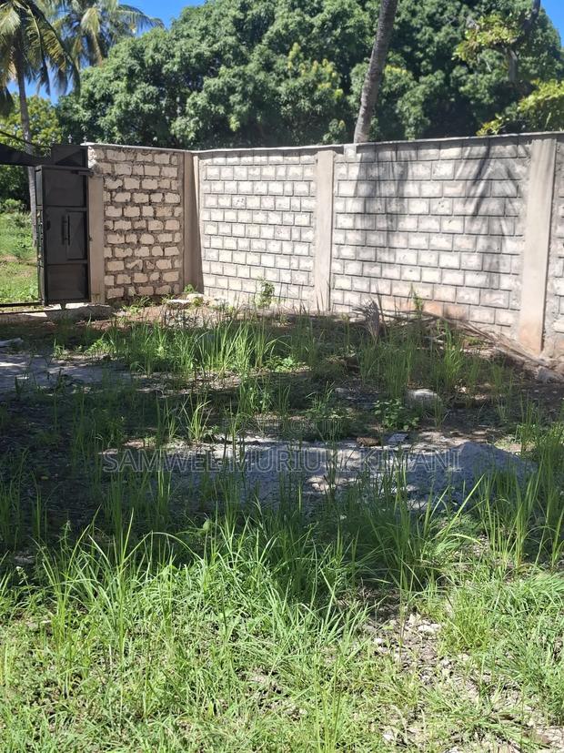 Quarter of Acre Plot for Sale With Ready Title Deed - thumbnail 3