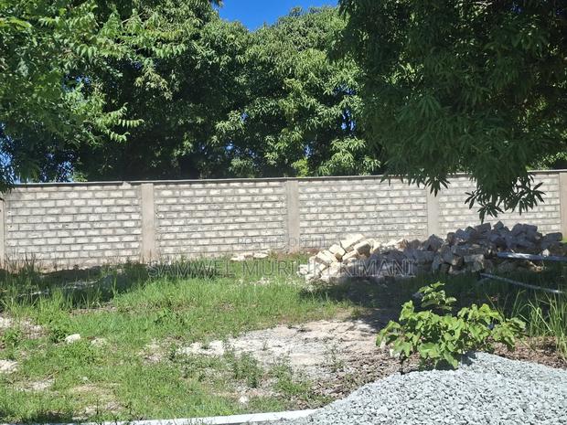 Quarter of Acre Plot for Sale With Ready Title Deed - thumbnail 10