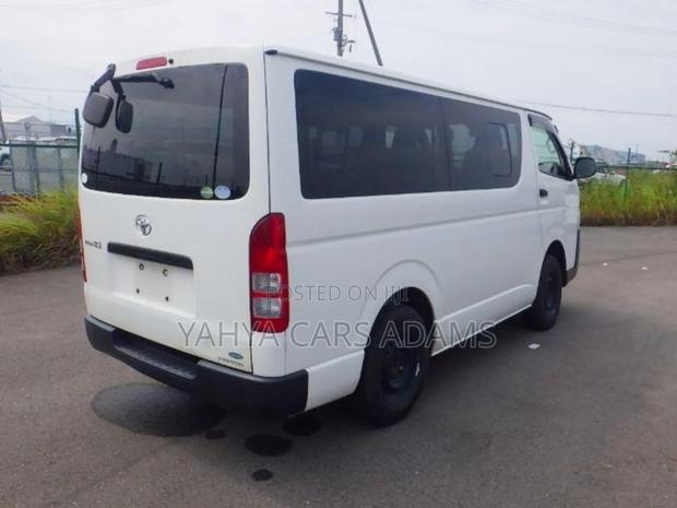 Toyota HiAce 2018 White