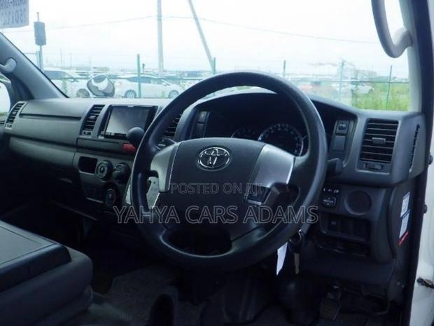 Toyota HiAce 2018 White - thumbnail 6