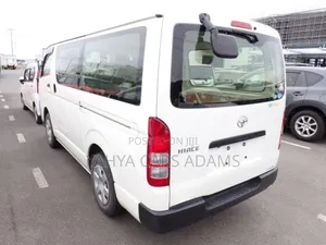 Toyota HiAce 2019 White