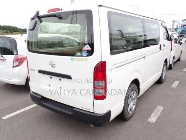Toyota HiAce 2019 White - thumbnail 2