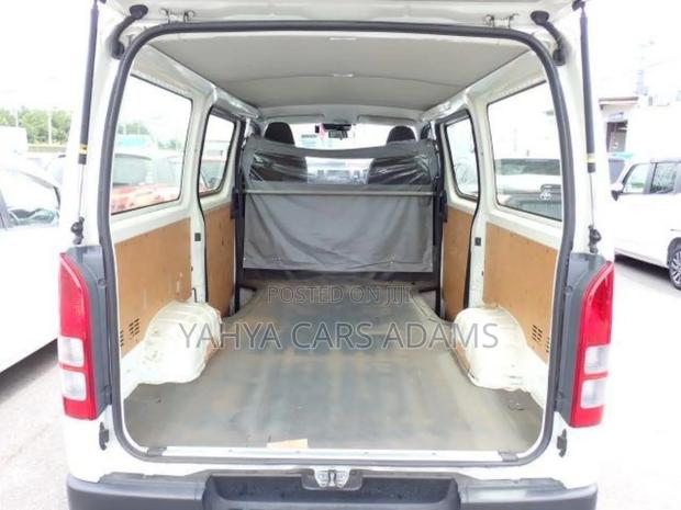 Toyota HiAce 2019 White - thumbnail 3