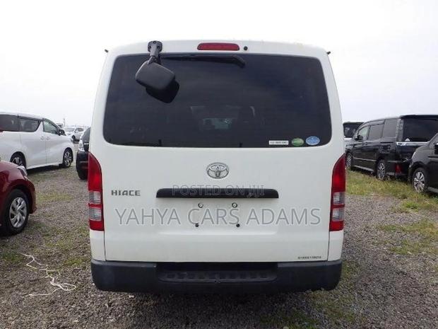 Toyota HiAce 2018 White