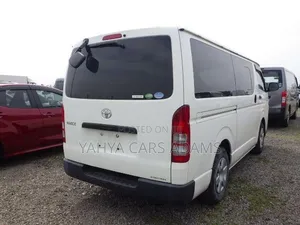 Toyota HiAce 2018 White