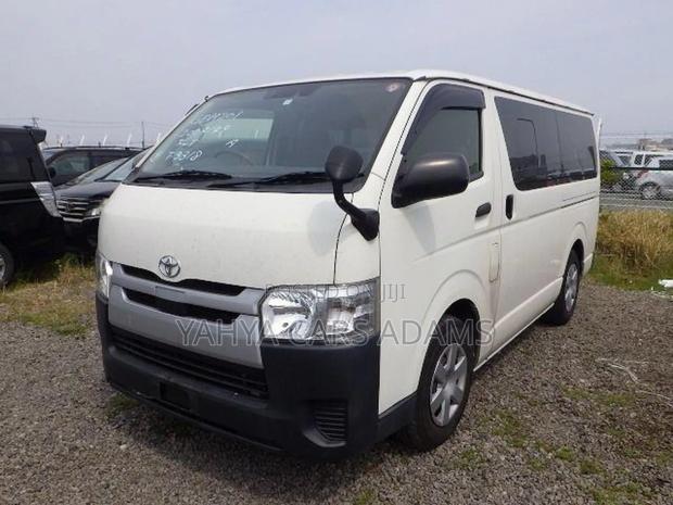 Toyota HiAce 2018 White - thumbnail 3