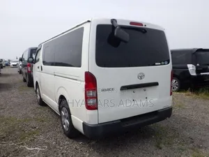 Toyota HiAce 2018 White