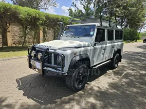 Land Rover Defender Puma 110 SW 2011 White