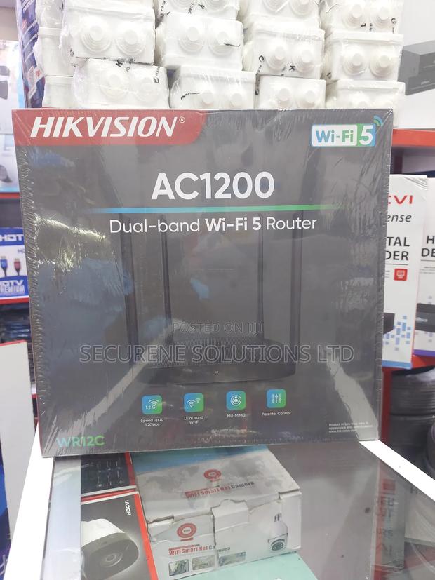 Hikvision Ac1200 Dual-Band Wi-Fi 5 Router.