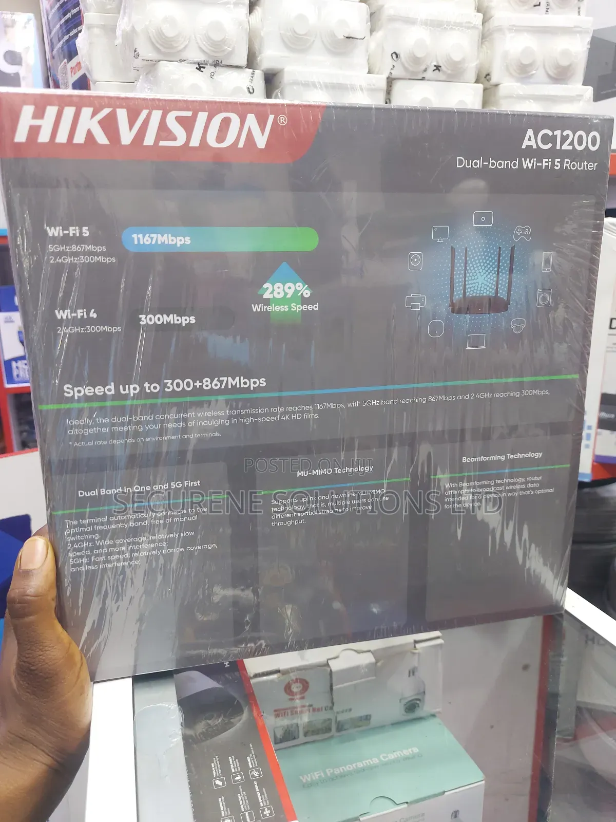 Hikvision Ac1200 Dual-Band Wi-Fi 5 Router.