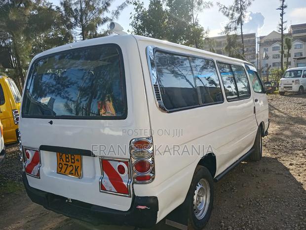 Toyota HiAce 2003 White