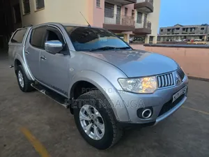 Mitsubishi L200 Double Cab 2.5 136hp 4WD 2013 Silver