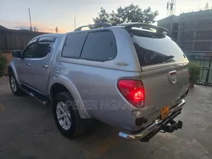 Mitsubishi L200 Double Cab 2.5 136hp 4WD 2013 Silver