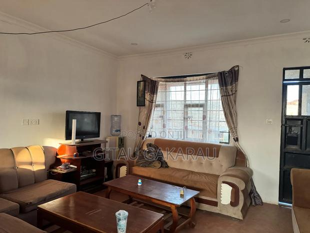 A Three Bedroom Bungalow House Sitting