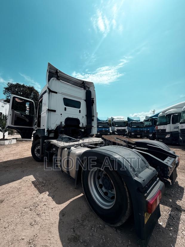 Mercedes-Benz 2017 White - thumbnail 3