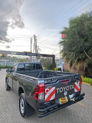 Toyota Hilux 2021 Gray