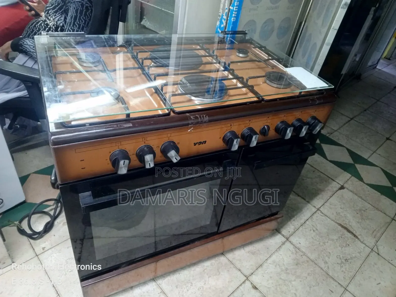 Brown in Color Von Cooker