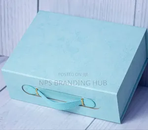 A4 Handle Gift Box. Hub