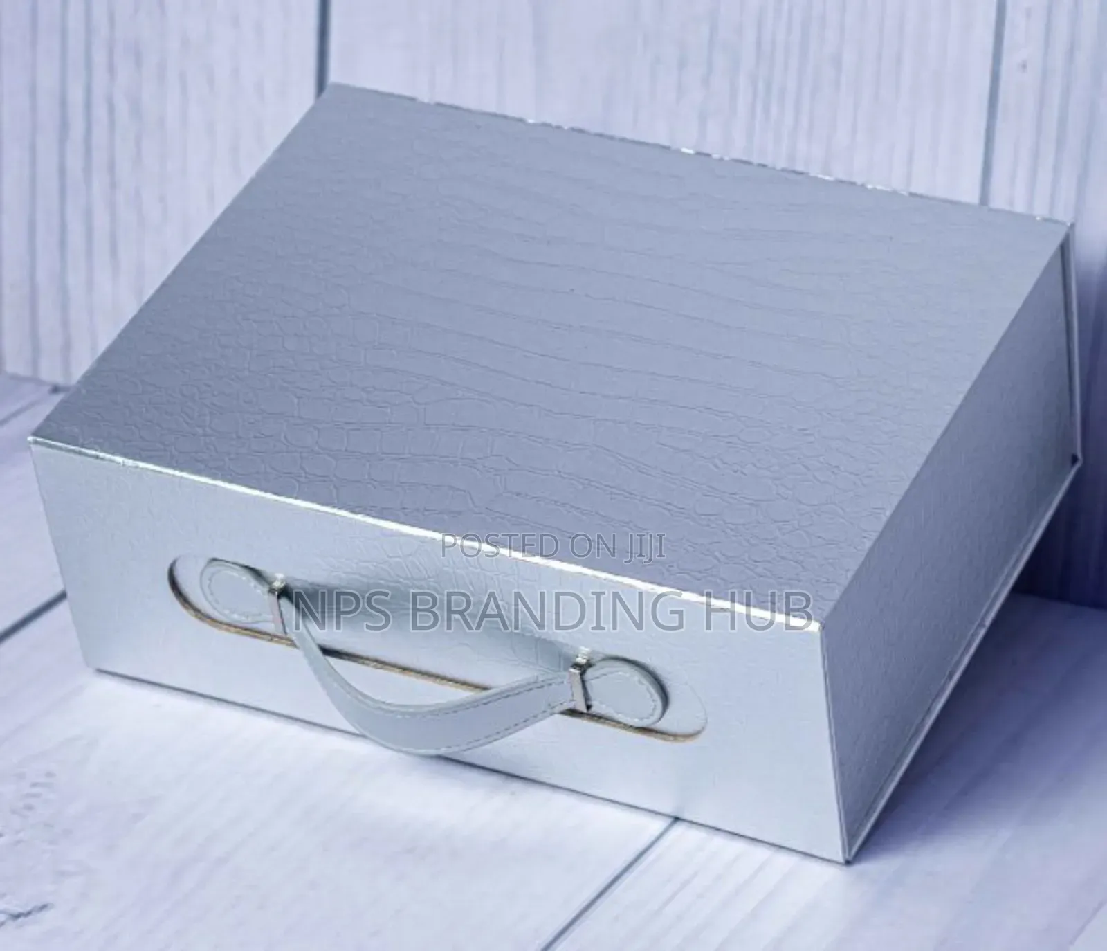 A4 Handle Gift Box. Hub