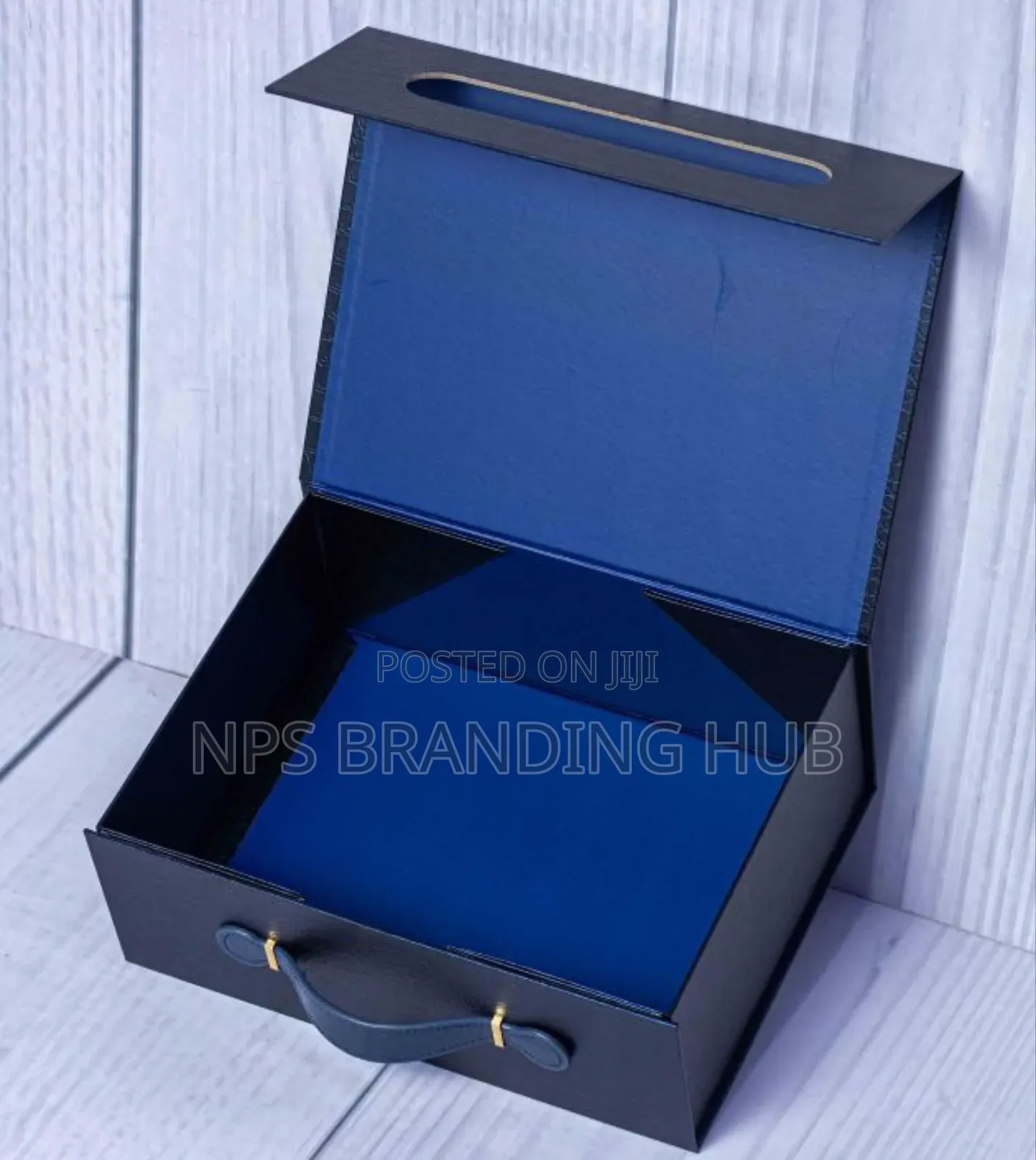 A4 Handle Gift Box. Hub