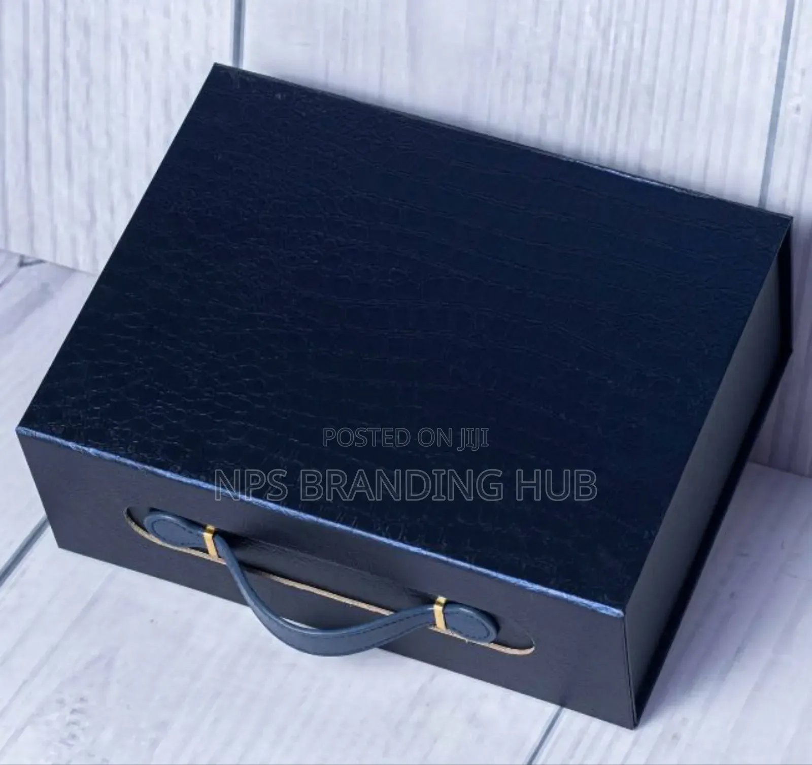 A4 Handle Gift Box. Hub