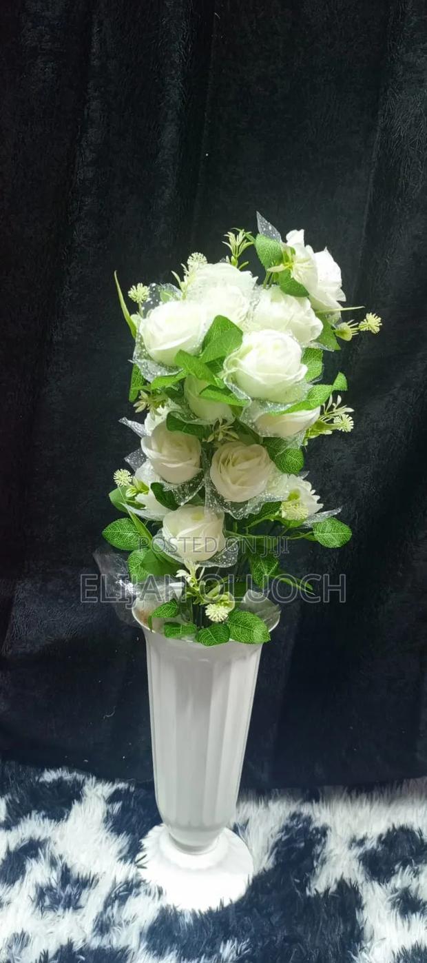 Elegant Artificial Flower Decors - thumbnail 3