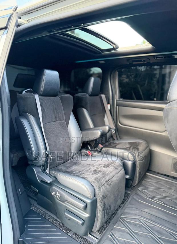 Toyota Vellfire 2020 White - thumbnail 10