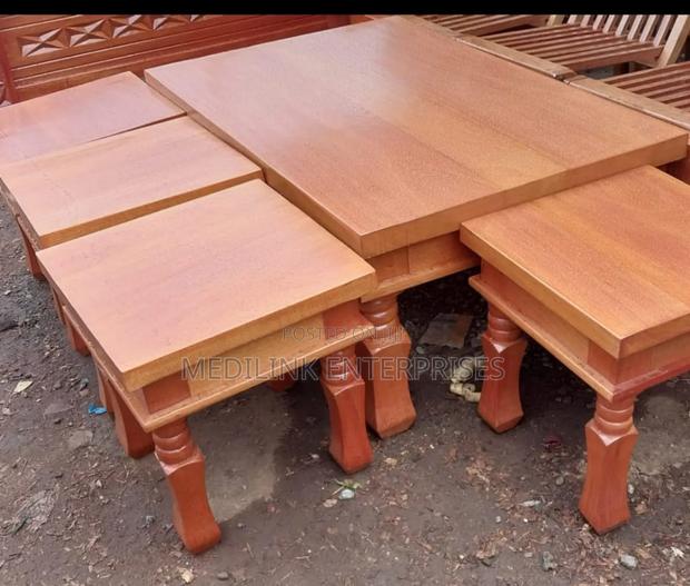 Elyria Mahogany Vanish Coffee Table Set