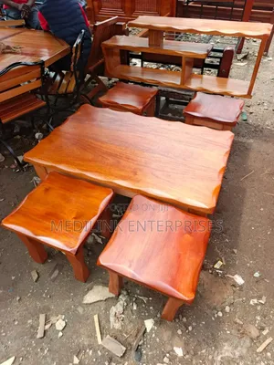 Mahogany Vanish Coffee Table Set for Four Stools