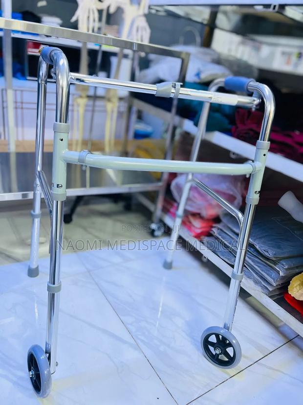 Quality Adjustable Walking Frame With Wheels
