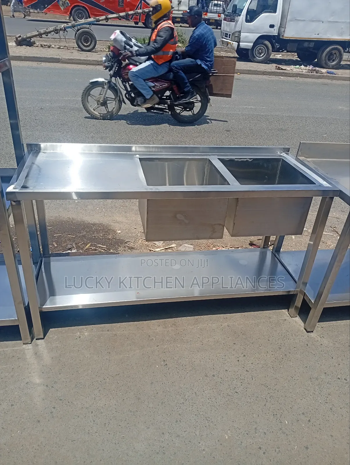 Double Bowl Stainless Steel Washing Sink.