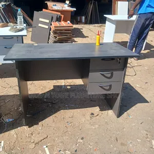 Top Lockable Drawer Desk