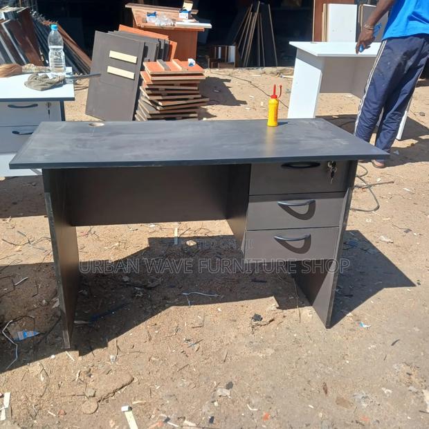 Top Lockable Drawer Desk - main view