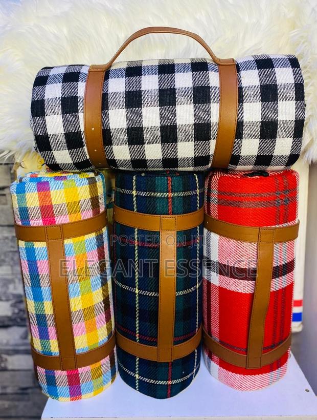 High Quality Waterproof Picnic Mats - thumbnail 3