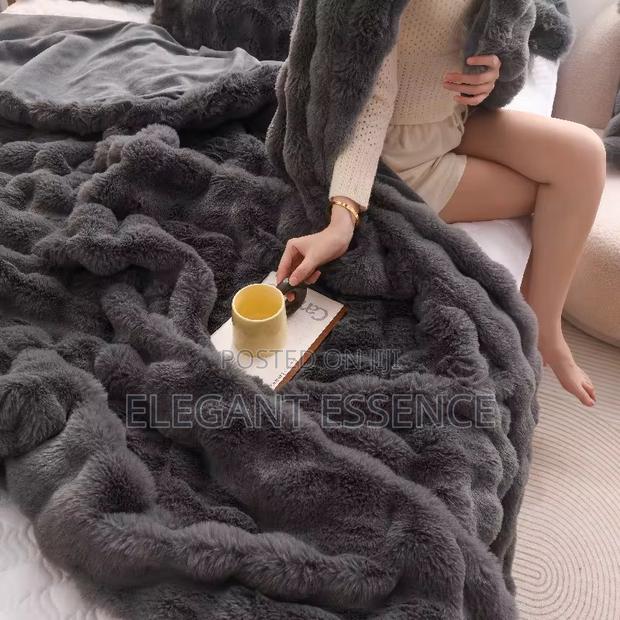 Quality Faux Blanket With Two Throw Pillow Cases - thumbnail 2
